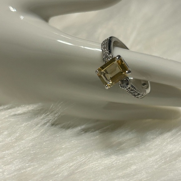 Elegant Silver and Gold-Toned Women's Ring